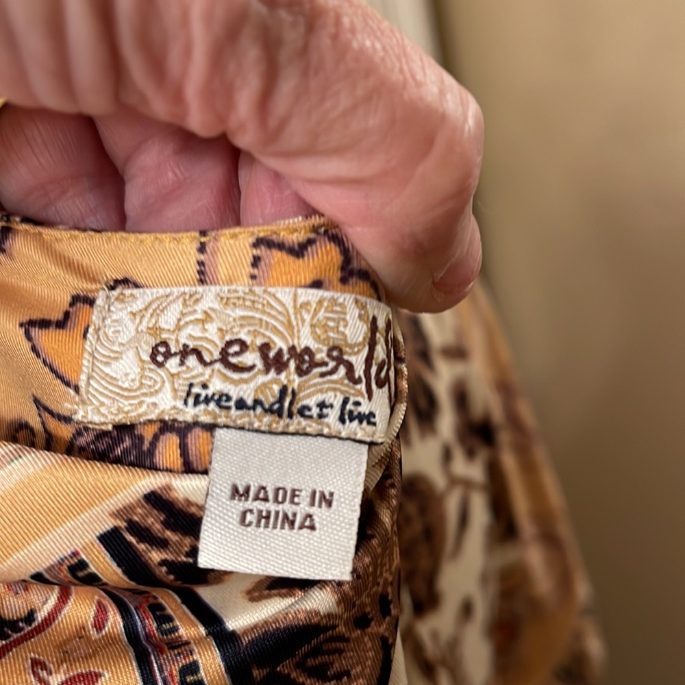 ***Beautiful One World Blouse - Picture 4 of 5